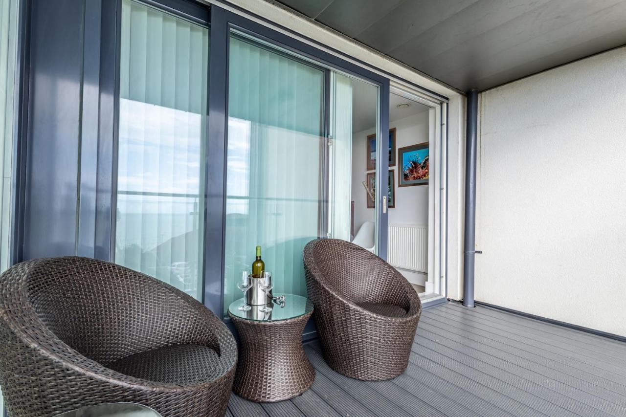 Seaview West Coast - Exceptional - 2 Bedrooms Sleeps 5 -Stunning Sea Views - 500 Metres To Beach بورنماوث المظهر الخارجي الصورة