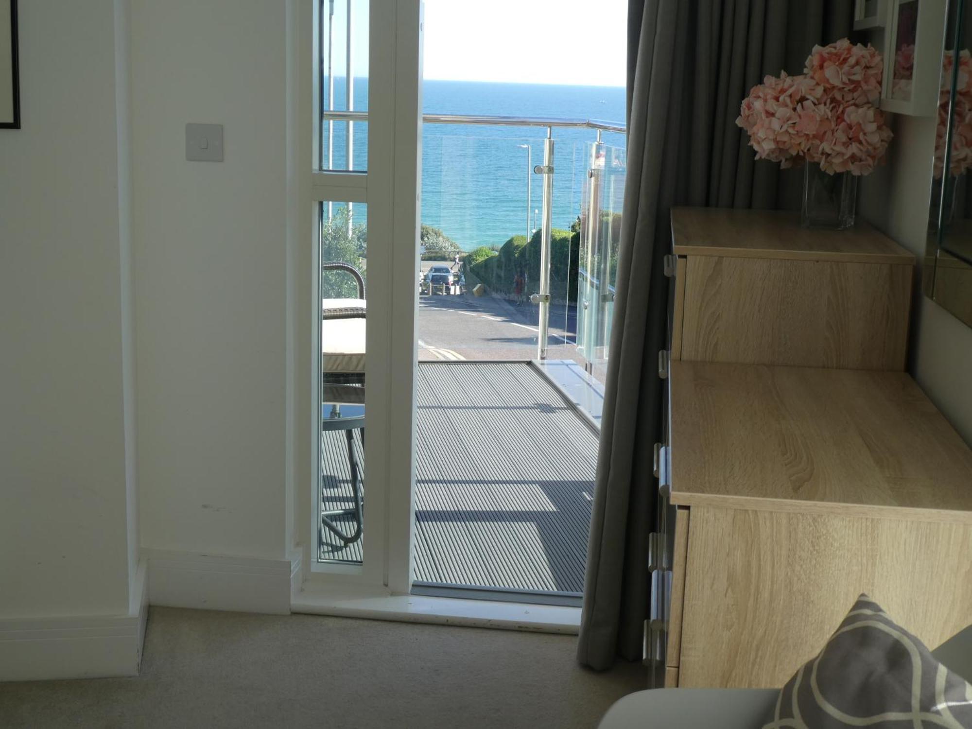 Seaview West Coast - Exceptional - 2 Bedrooms Sleeps 5 -Stunning Sea Views - 500 Metres To Beach بورنماوث المظهر الخارجي الصورة